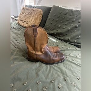 Men’s Rambler Ariat Brown Leather Cowboy Boots size 13 
Great condition